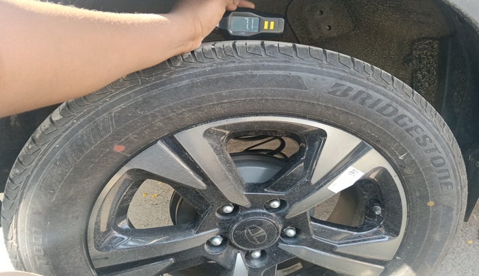 2024 Tata NEXON Creative Plus 1.2 Revotron 7DCA Dark Edition, Petrol, Automatic, 8,123 km, tyre