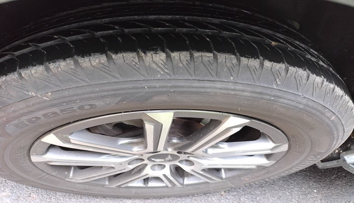 2022 Mahindra XUV700 AX 7 D AT 7 STR, Diesel, Automatic, 54,902 km, tyre