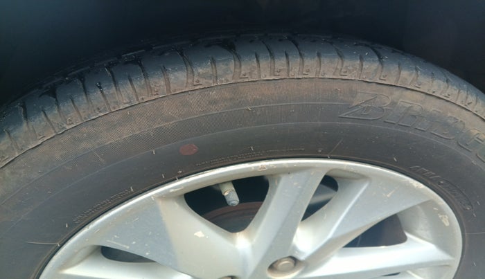 2016 Toyota Innova Crysta 2.4 G 7 STR, Diesel, Manual, 1,43,208 km, tyre