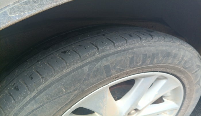 2016 Toyota Innova Crysta 2.4 G 7 STR, Diesel, Manual, 1,43,208 km, tyre