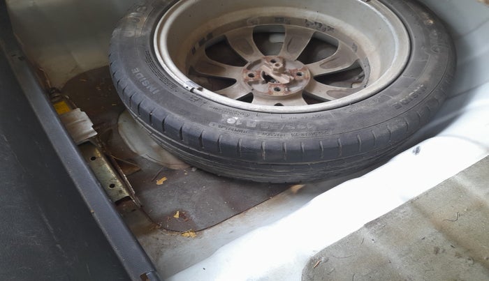 2012 Hyundai Verna FLUIDIC 1.6 VTVT SX, Petrol, Manual, 1,29,538 km, tyre