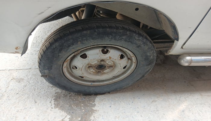 2017 Maruti Eeco 5 STR WITH A/C+HTR, Petrol, Manual, 1,85,453 km, tyre