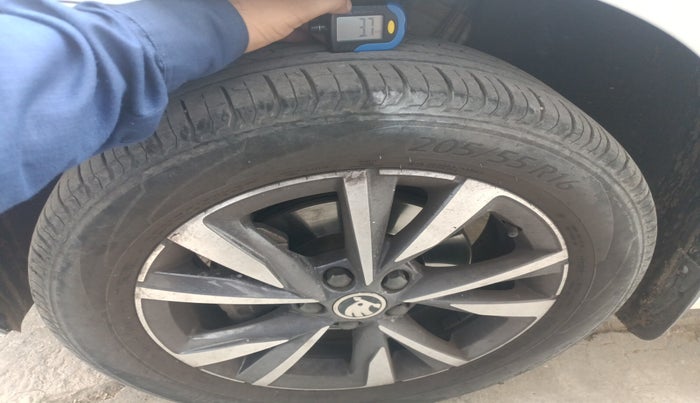 2023 Skoda SLAVIA STYLE 1.0L TSI MT, Petrol, Manual, 35,453 km, tyre