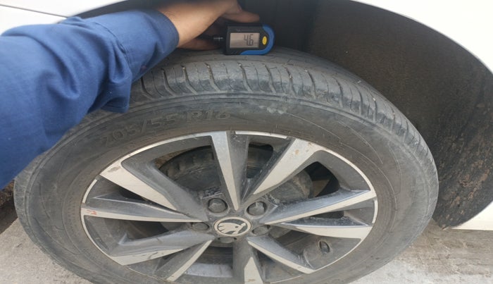 2023 Skoda SLAVIA STYLE 1.0L TSI MT, Petrol, Manual, 35,453 km, tyre