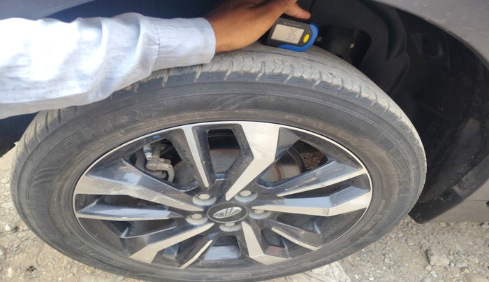 2020 Mahindra XUV300 W8 (O) 1.2 PETROL, Petrol, Manual, 72,872 km, tyre