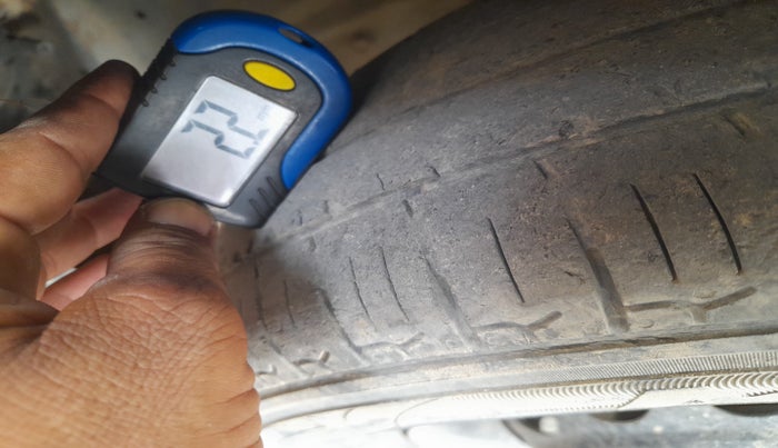 2016 Maruti Alto 800 VXI, Petrol, Manual, 87,611 km, tyre