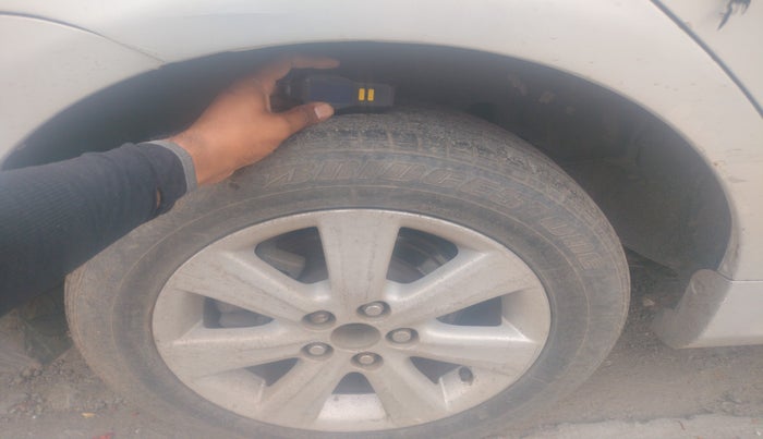 2011 Toyota Corolla Altis G PETROL, Petrol, Manual, 1,22,000 km, tyre