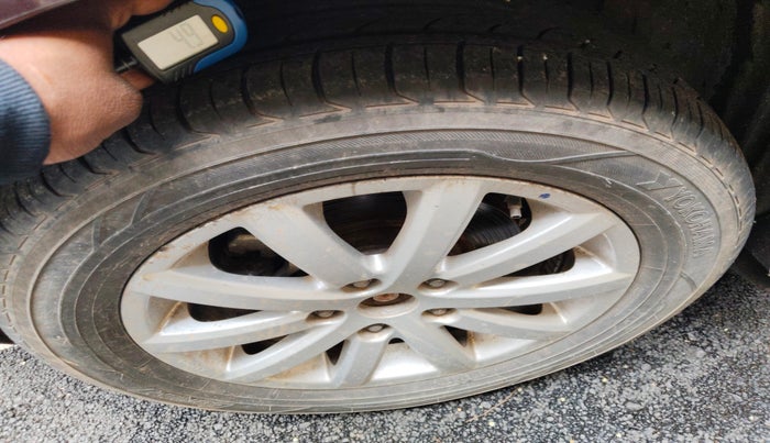 2010 Maruti SX4 ZXI, Petrol, Manual, 1,33,160 km, tyre