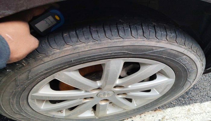 2010 Maruti SX4 ZXI, Petrol, Manual, 1,33,160 km, tyre