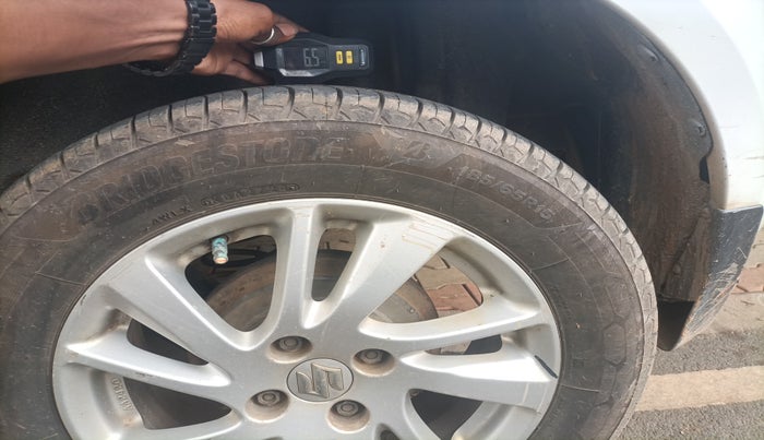2016 Maruti Swift VXI O, Petrol, Manual, 1,23,500 km, tyre