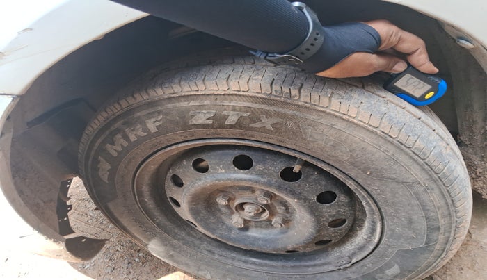 2011 Maruti Swift Dzire VDI, Diesel, Manual, 2,52,636 km, tyre