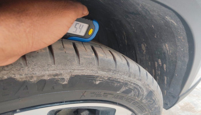 2023 MG HECTOR PLUS SHARP PRO 2.0 TURBO DIESEL 7 STR, Diesel, Manual, 40,373 km, tyre