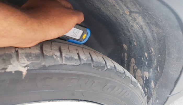 2023 MG HECTOR PLUS SHARP PRO 2.0 TURBO DIESEL 7 STR, Diesel, Manual, 40,373 km, tyre