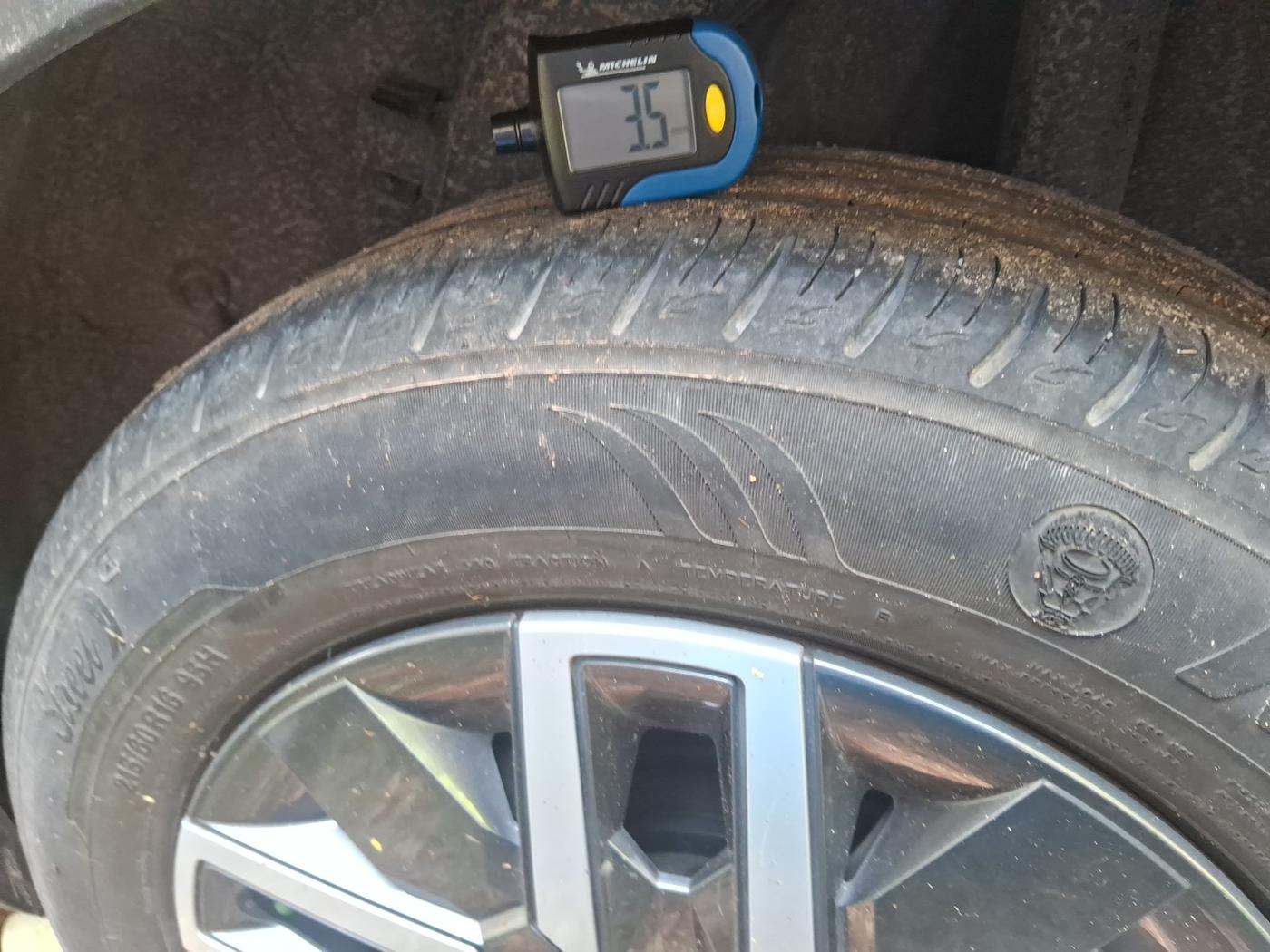 2021 Hyundai VENUE SX 1.0 TURBO IMT, Petrol, Manual, 32,120 km, tyre