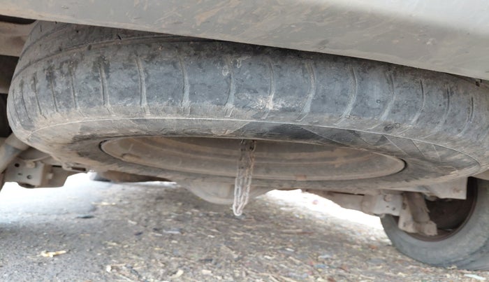 2016 Toyota Innova 2.5 G 8 STR, Diesel, Manual, 1,35,136 km, tyre