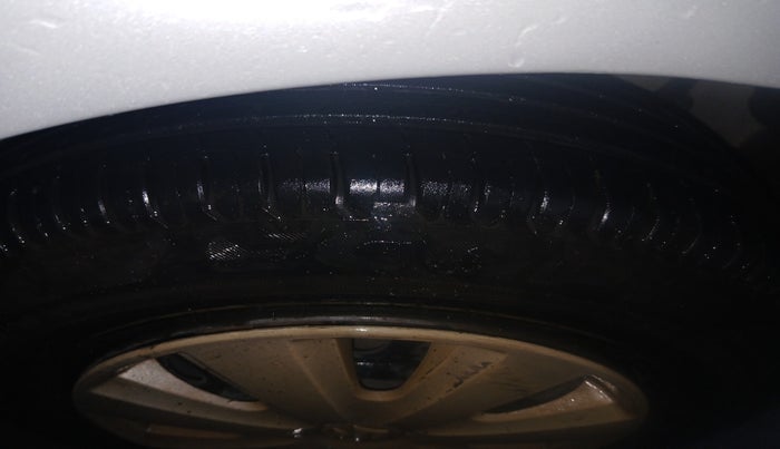 2010 Maruti Swift Dzire VXI, Petrol, Manual, 79,826 km, tyre