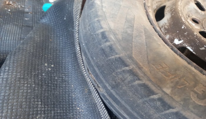 2013 Maruti OMNI E STD, Petrol, Manual, 1,95,900 km, tyre