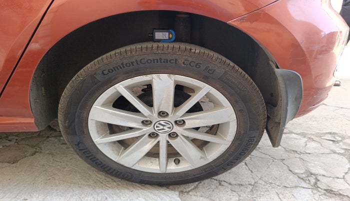 2015 Volkswagen Polo HIGHLINE1.2L, Petrol, Manual, 68,221 km, tyre
