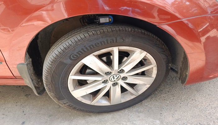 2015 Volkswagen Polo HIGHLINE1.2L, Petrol, Manual, 68,221 km, tyre