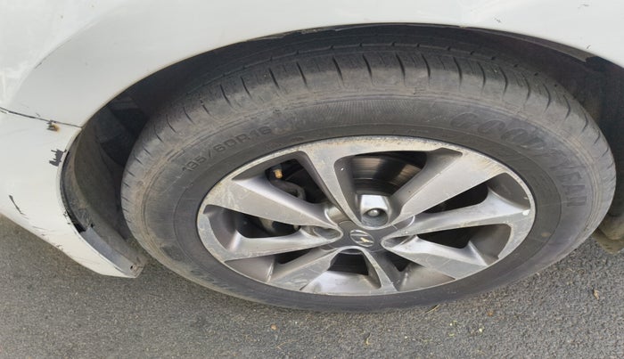 2015 Hyundai Elite i20 ASTA 1.4 CRDI, Diesel, Manual, 1,15,317 km, tyre