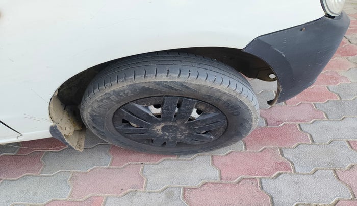 2010 Maruti Alto LXI, Petrol, Manual, 1,10,563 km, tyre