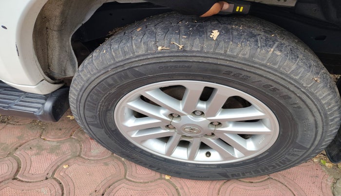 2013 Toyota Fortuner 3.0 4X2 AT, Diesel, Automatic, 1,39,568 km, tyre