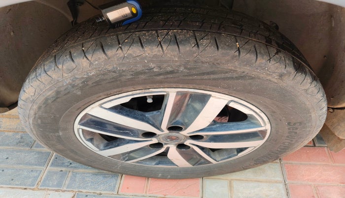 2018 Renault Duster 110 PS RXS SANDSTORM EDITION DIESEL, Diesel, Manual, 1,57,738 km, tyre