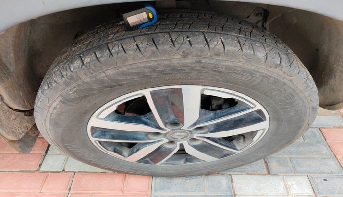 2018 Renault Duster 110 PS RXS SANDSTORM EDITION DIESEL, Diesel, Manual, 1,57,738 km, tyre