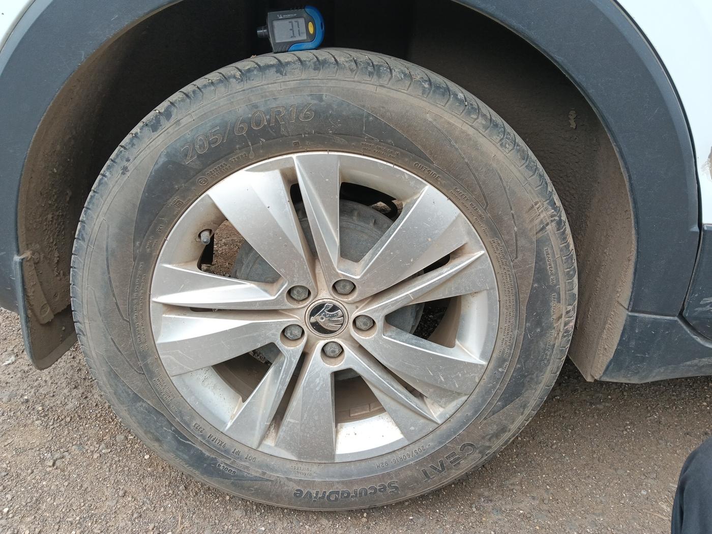 2023 Skoda KUSHAQ AMBITION 1.5 TSI DSG, Petrol, Automatic, 18,000 km, tyre