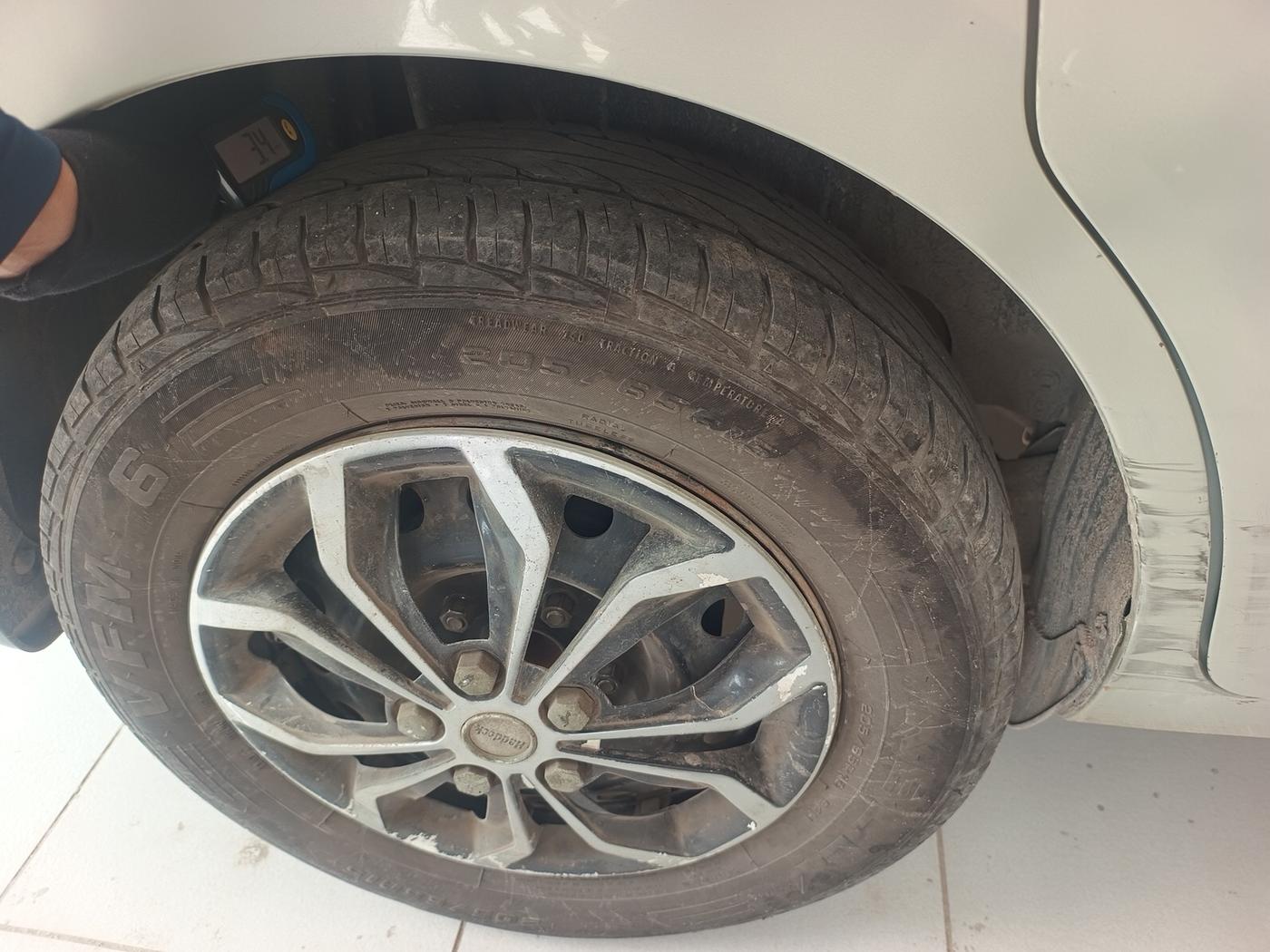 2020 Maruti Ertiga VXI SHVS, Petrol, Manual, 75,283 km, tyre