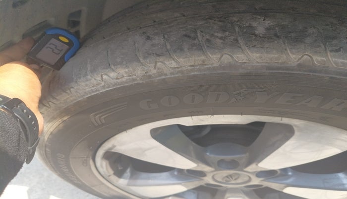 2018 Mahindra ALTURAS G4 4WD AT, Diesel, Automatic, 1,83,106 km, tyre