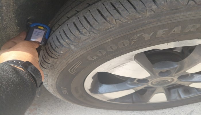 2018 Mahindra ALTURAS G4 4WD AT, Diesel, Automatic, 1,83,106 km, tyre