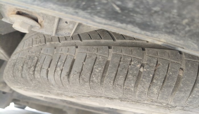 2018 Mahindra ALTURAS G4 4WD AT, Diesel, Automatic, 1,83,106 km, tyre