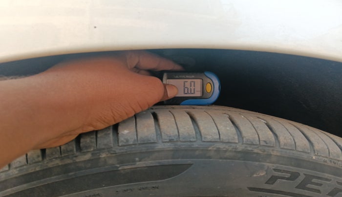 2016 Volvo S60 KINETIC D4, Diesel, Automatic, 1,07,978 km, tyre