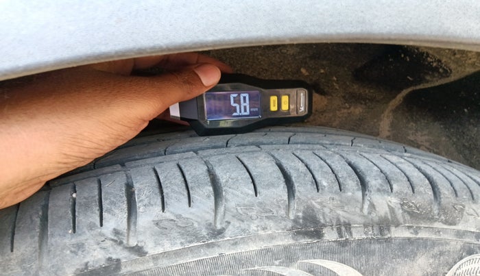 2023 Mahindra XUV700 AX 5 D AT 7 STR, Diesel, Automatic, 33,633 km, tyre