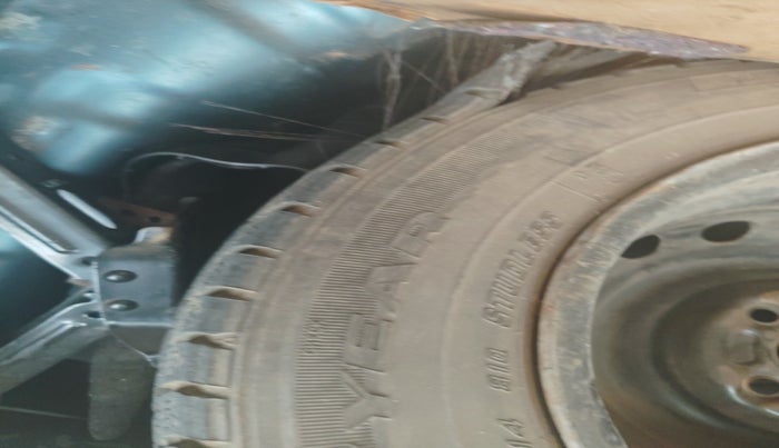 2016 Nissan Micra Active XV SAFETY PACK, Petrol, Manual, 1,21,654 km, tyre