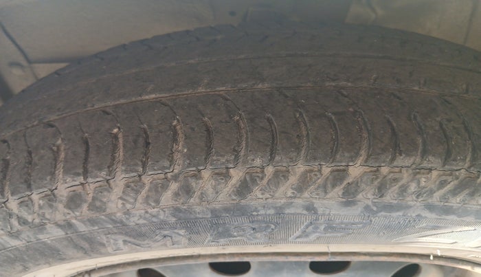 2010 Maruti Swift Dzire VXI, Petrol, Manual, 75,928 km, tyre