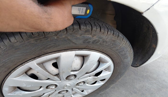 2011 Hyundai Santro Xing GL, Petrol, Manual, 80,556 km, tyre