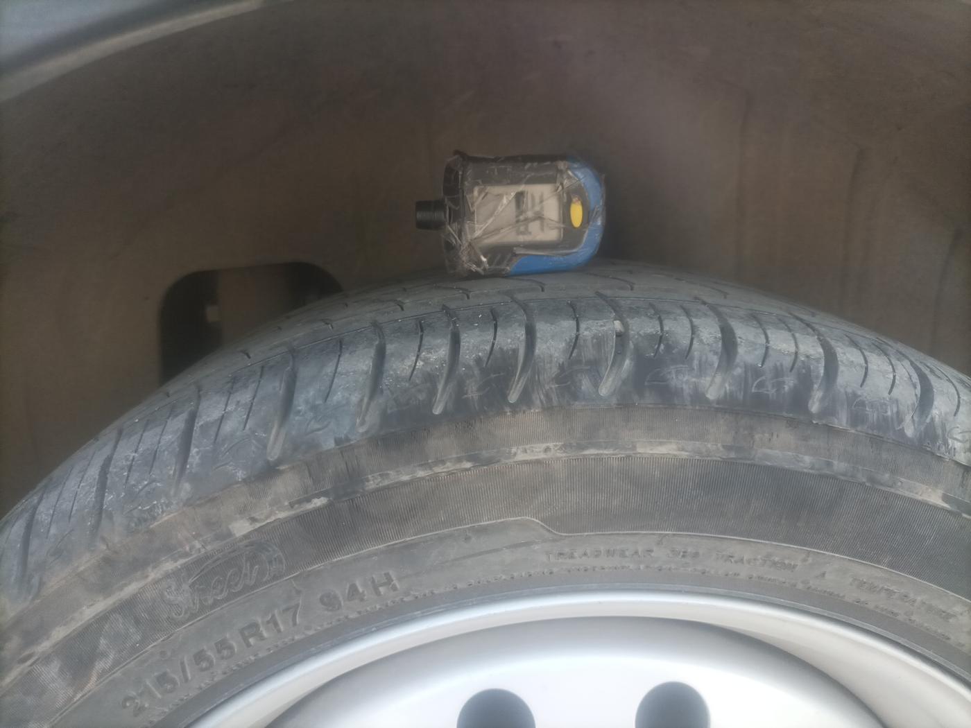 2019 Mahindra XUV300 W8 1.2 PETROL, Petrol, Manual, 31,050 km, tyre