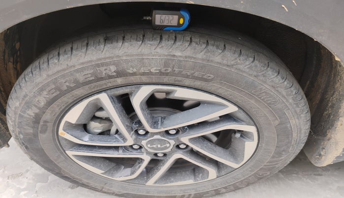 2022 KIA CARENS PRESTIGE PLUS 1.4 PETROL 7 STR, Petrol, Manual, 8,729 km, tyre