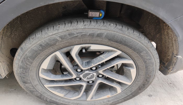 2022 KIA CARENS PRESTIGE PLUS 1.4 PETROL 7 STR, Petrol, Manual, 8,729 km, tyre