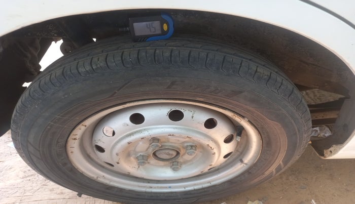 2013 Maruti Wagon R 1.0 LXI CNG, Petrol, Manual, 1,64,572 km, tyre