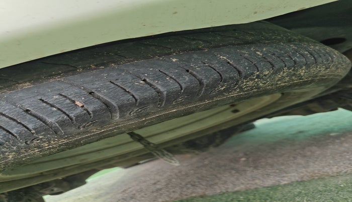 2020 Toyota Innova Crysta 2.4 VX 8 STR, Diesel, Manual, 1,16,716 km, tyre