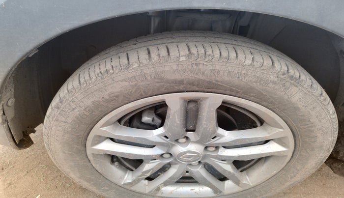 2020 Renault TRIBER RXZ AMT, Petrol, Automatic, 61,168 km, tyre