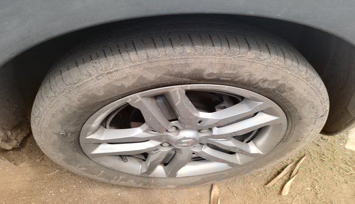 2020 Renault TRIBER RXZ AMT, Petrol, Automatic, 61,168 km, tyre