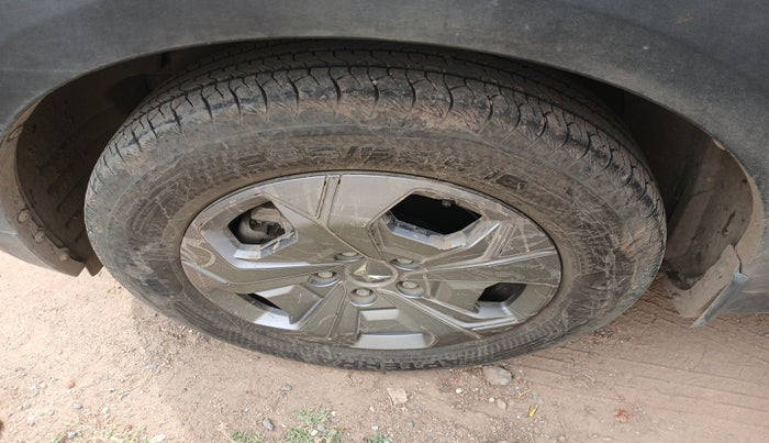 2024 Mahindra XUV 3XO MX3 Pro 1.2 L TCMPFi, Petrol, Manual, 13,868 km, tyre