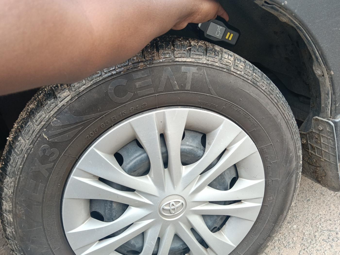 2015 Toyota Innova 2.5 GX 8 STR, Diesel, Manual, 79,465 km, tyre