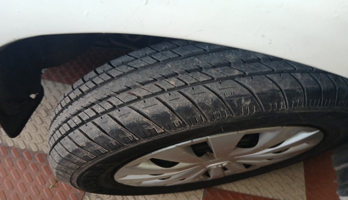 2012 Toyota Etios GD, Diesel, Manual, 75,734 km, tyre