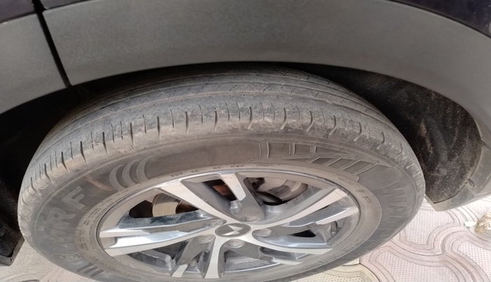 2022 Mahindra XUV700 AX 5 P MT 5 STR, Petrol, Manual, 38,000 km, tyre