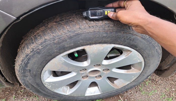 2012 Skoda Superb ELEGANCE 2.0 TDI CR AT, Diesel, Automatic, 1,71,221 km, tyre